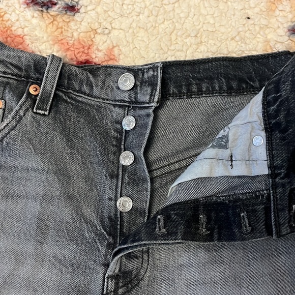 Levi’s distressed shorts - Picture 2 of 3